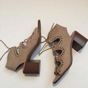 Lace-up Nude block heels